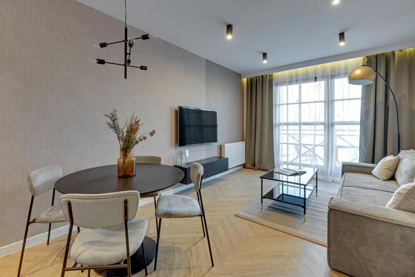 Nowa Motlawa Spa, Pool, Gym & Parking By Downtown Apartmán