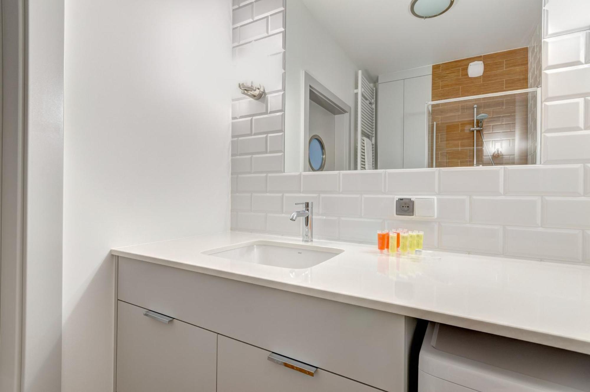 Nowa Motlawa Spa, Pool, Gym & Parking By Downtown Apartmán